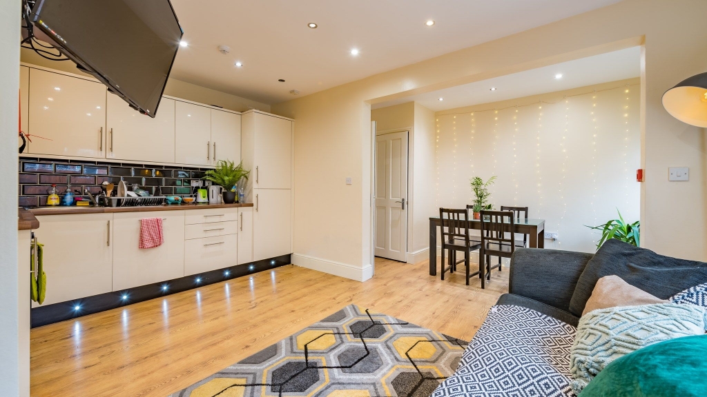 19 Mayville Avenue, Leeds