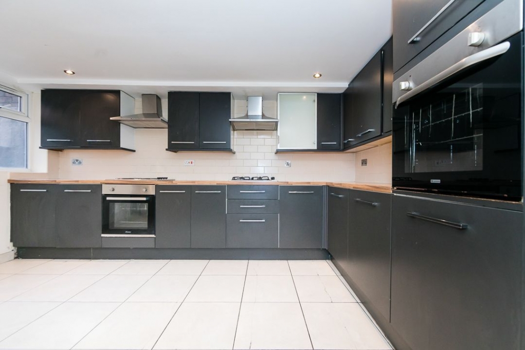 11 Manor Drive, Leeds
