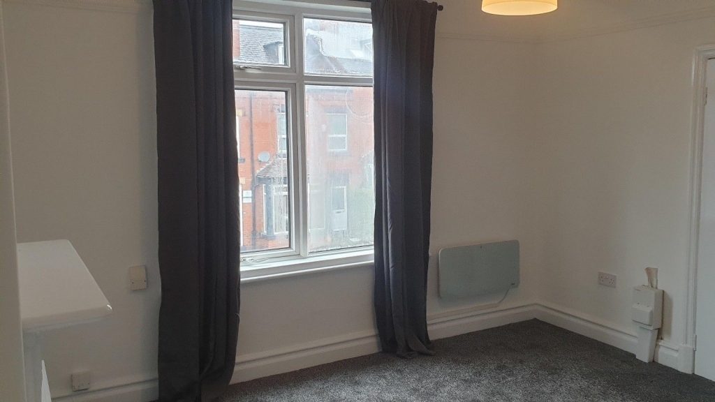 Flat 3, 50 Headingley Avenue, Headingley, Leeds