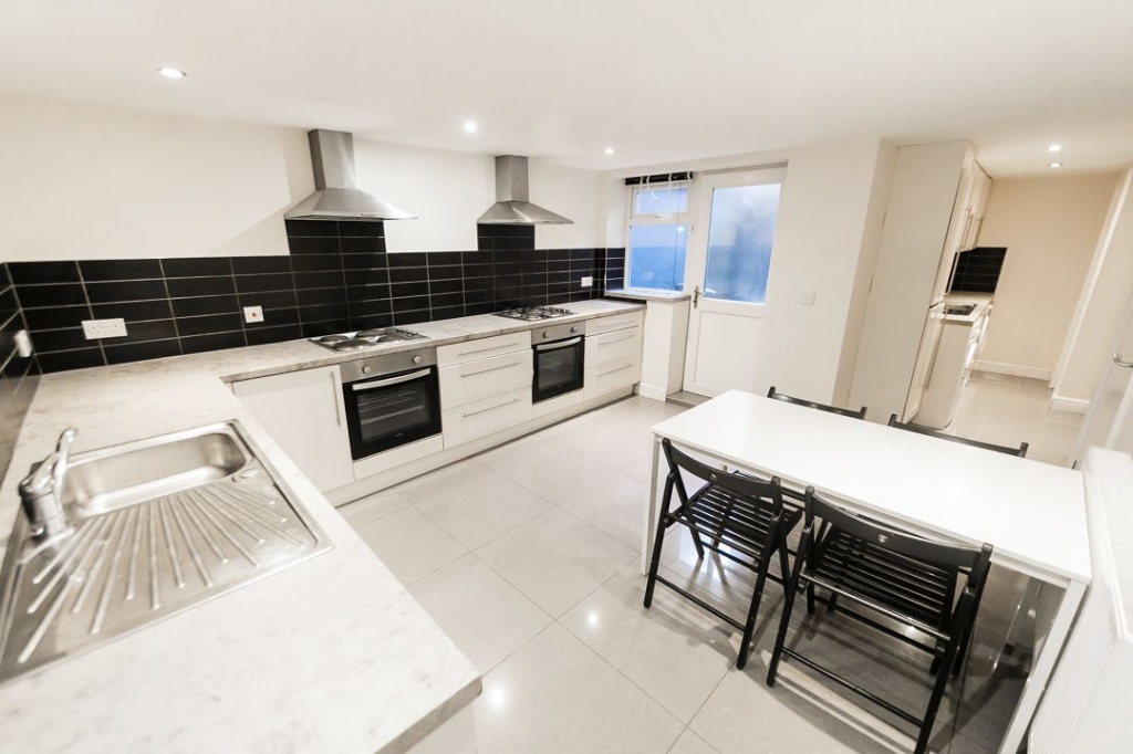 5 Manor Drive, Leeds